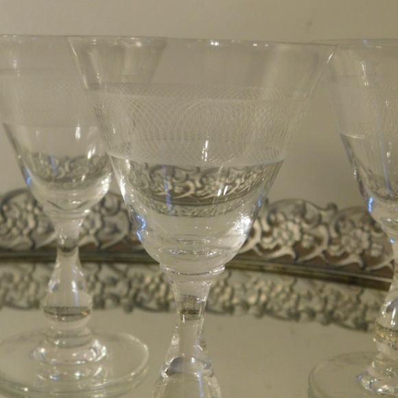 Cordial /Liquor Glasses Etched Vintage Set 5 - Picture 3 of 4
